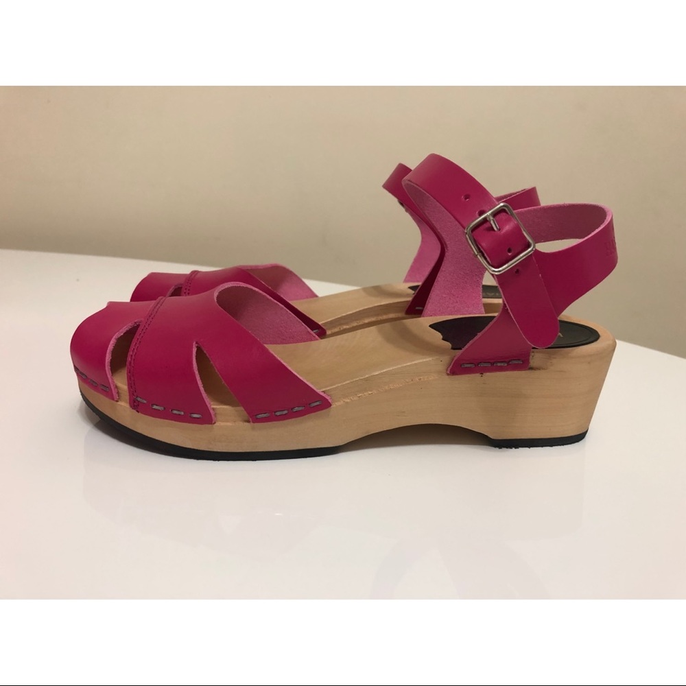 Hasbeens Neon Pink Sandals